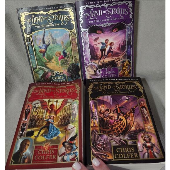The Land of Stories Series by Chris Colfer Ages 6-11 Book 1-5 - Picture 2 of 3